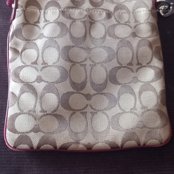 Coach shoulder purse - Picture 2 of 2